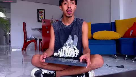 Snapshot of raydevil_ chatting on 01/04/25, 06:40 Rayn online show from 01/04/25, 06:40