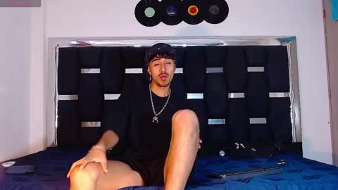 Snapshot of raydevil_ chatting on 02/17/25, 07:53 Rayn online show from 02/17/25, 07:53