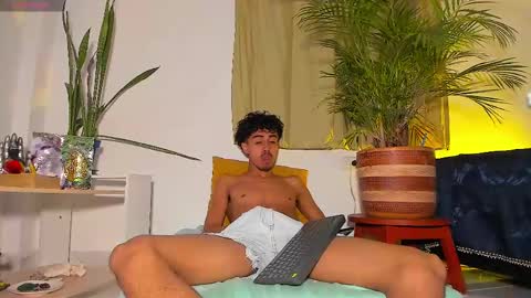 Snapshot of raydevil_ chatting on 03/07/25, 05:38 Rayn online show from 03/07/25, 05:38