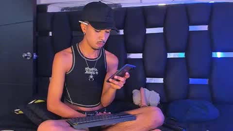 Snapshot of raydevil_ chatting on 09/17/25, 06:20 Rayn online show from 09/17/25, 06:20