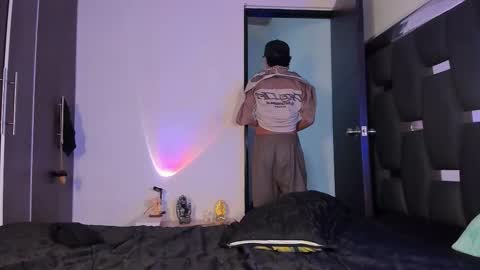 Snapshot of raydevil_ chatting on 09/18/25, 08:55 Rayn online show from 09/18/25, 08:55