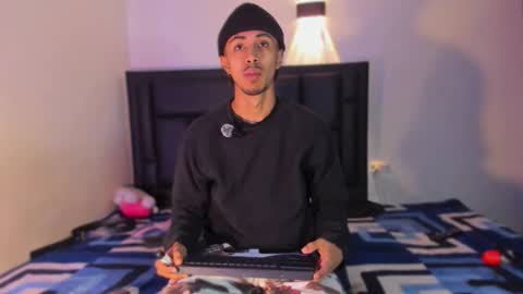 Snapshot of raydevil_ chatting on 10/13/25, 01:27 Rayn online show from 10/13/25, 01:27