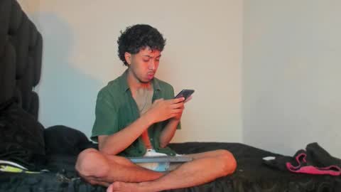 Snapshot of raydevil_ chatting on 01/06/26, 12:03 Rayn online show from 01/06/26, 12:03