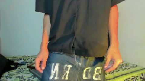 Snapshot of raydevil_ chatting on 01/12/26, 08:36 Rayn online show from 01/12/26, 08:36