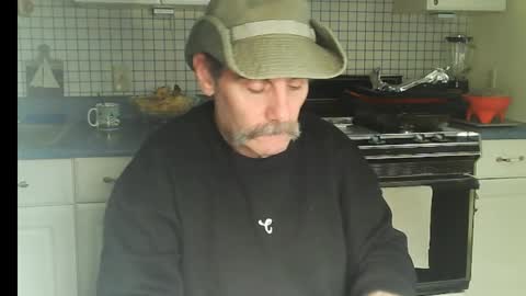 Snapshot of raylene4u2 chatting on 01/10/26, 08:32 Ray online show from 01/10/26, 08:32