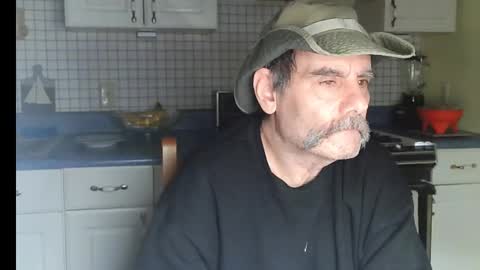 Snapshot of raylene4u2 chatting on 01/14/26, 08:20 Ray online show from 01/14/26, 08:20