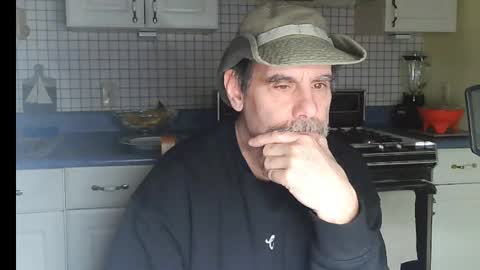 Snapshot of raylene4u2 chatting on 01/15/26, 08:19 Ray online show from 01/15/26, 08:19