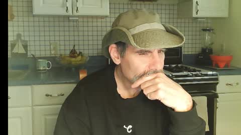 Snapshot of raylene4u2 chatting on 01/18/26, 05:50 Ray online show from 01/18/26, 05:50
