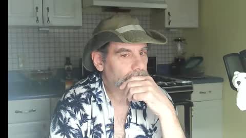 Snapshot of raylene4u2 chatting on 03/08/26, 11:58 Ray online show from 03/08/26, 11:58