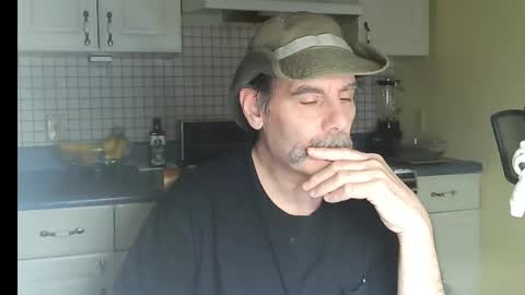Snapshot of raylene4u2 chatting on 03/20/26, 08:19 Ray online show from 03/20/26, 08:19