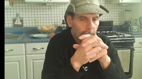 Snapshot of raylene4u2 chatting on 05/04/26, 06:59 Ray online show from 05/04/26, 06:59