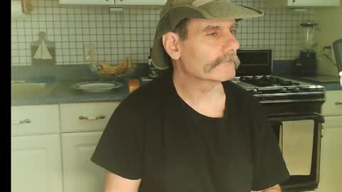 Snapshot of raylene4u2 chatting on 05/05/26, 11:07 Ray online show from 05/05/26, 11:07