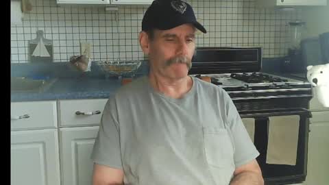 Snapshot of raylene4u2 chatting on 05/11/26, 02:45 Ray online show from 05/11/26, 02:45