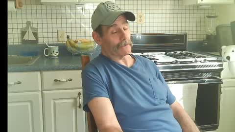 Snapshot of raylene4u2 chatting on 05/16/26, 08:18 Ray online show from 05/16/26, 08:18