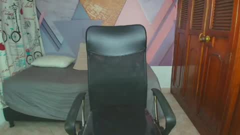 Snapshot of raylin_escobar chatting on 05/16/26, 08:18 raylin_escobar online show from 05/16/26, 08:18