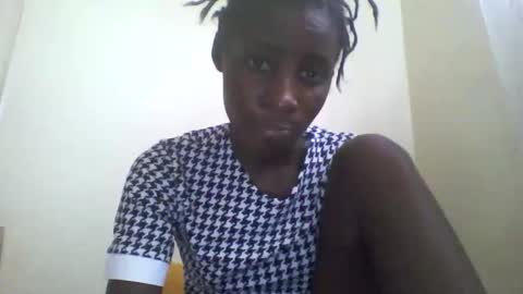 Snapshot of raylucia chatting on 04/20/26, 02:42 ray online show from 04/20/26, 02:42