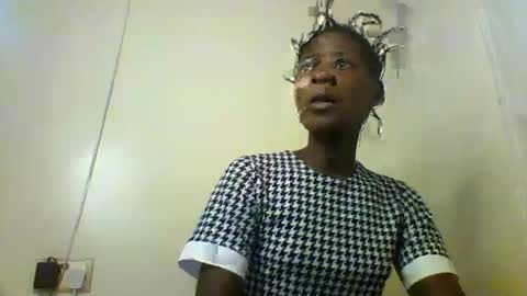 Snapshot of raylucia chatting on 04/21/26, 02:15 ray online show from 04/21/26, 02:15