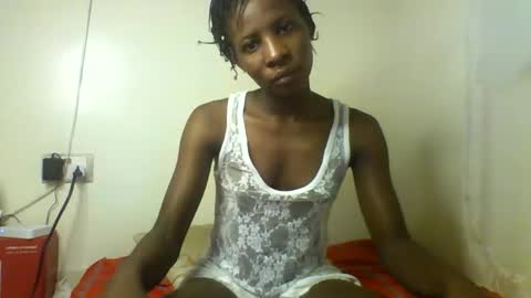 Snapshot of raylucia chatting on 05/05/26, 02:19 ray online show from 05/05/26, 02:19