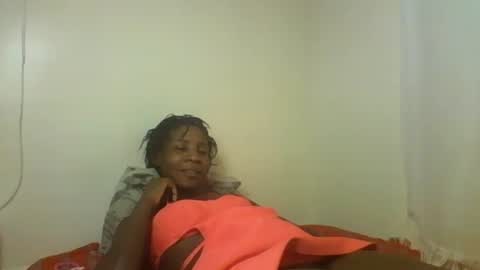 Snapshot of raylucia chatting on 05/25/26, 04:35 ray online show from 05/25/26, 04:35