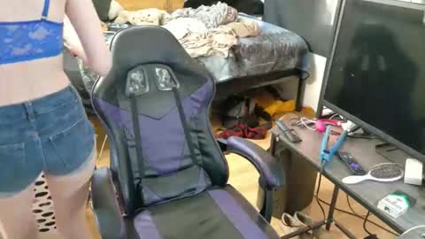 Snapshot of raynes_lair34 chatting on 03/24/26, 06:46 raynes_lair34 online show from 03/24/26, 06:46