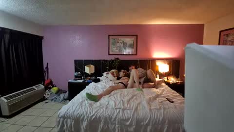 Snapshot of raynliz chatting on 02/26/26, 11:09 Liz and Ray online show from 02/26/26, 11:09