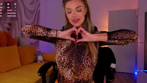 raysalexis19 online show from 01/20/25, 02:46