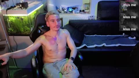 Rayzel online show from 02/10/26, 01:53