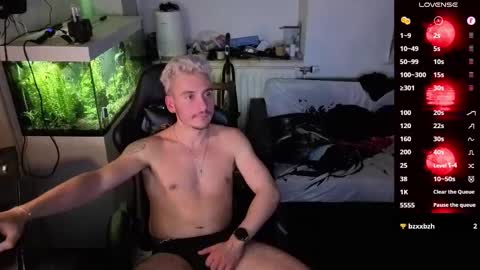 Rayzel online show from 03/13/26, 10:27