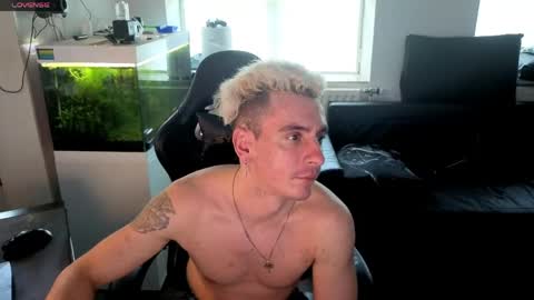 Rayzel online show from 05/23/26, 04:33