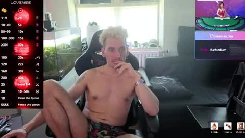 Snapshot of rayzel_white chatting on 06/22/26, 12:02 Rayzel White online show from 06/22/26, 12:02
