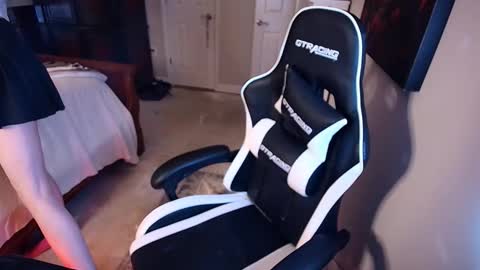 razorkitty online show from 12/18/25, 02:12