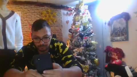 Snapshot of real_coupl3 chatting on 12/21/25, 07:04 real_coupl3 online show from 12/21/25, 07:04