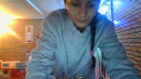 Snapshot of real_coupl3 chatting on 01/10/26, 12:18 real_coupl3 online show from 01/10/26, 12:18