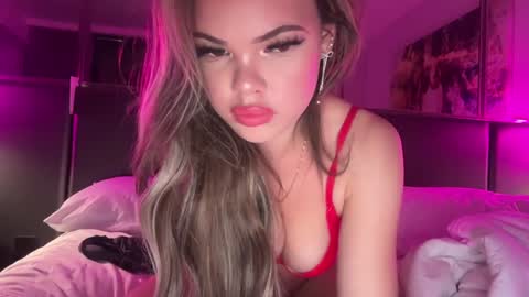 Snapshot of realjadebri chatting on 12/19/24, 04:56 Jade online show from 12/19/24, 04:56