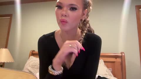 Snapshot of realjadebri chatting on 01/14/25, 02:40 Jade online show from 01/14/25, 02:40