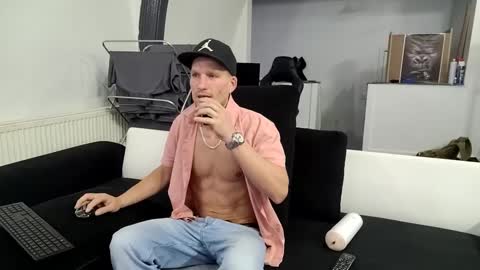 Snapshot of reallyman7 chatting on 02/10/25, 12:19 Ask me online show from 02/10/25, 12:19