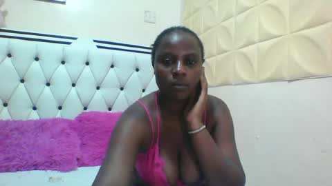 Snapshot of realysweets chatting on 06/26/26, 04:17 BEE AND DEE online show from 06/26/26, 04:17