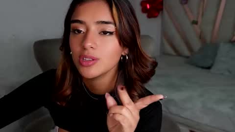 Snapshot of rebeca_cortez55 chatting on 11/13/25, 10:19 Rebecca online show from 11/13/25, 10:19