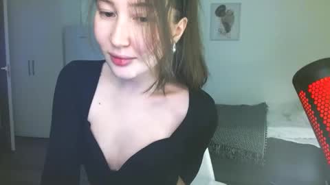 Snapshot of rebecca_demure18 chatting on 02/06/25, 11:26 Lets talk here 33. online show from 02/06/25, 11:26