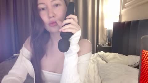 Snapshot of rebecca_demure18 chatting on 01/12/26, 07:52 Lets talk here 33. online show from 01/12/26, 07:52