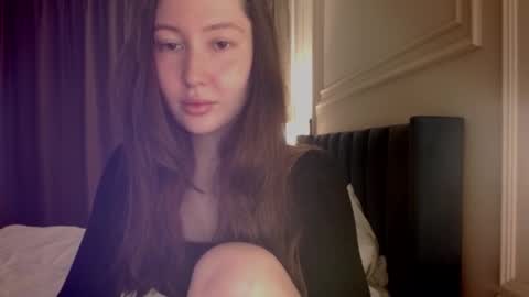 Snapshot of rebecca_demure18 chatting on 03/06/26, 04:47 Lets talk here 33. online show from 03/06/26, 04:47