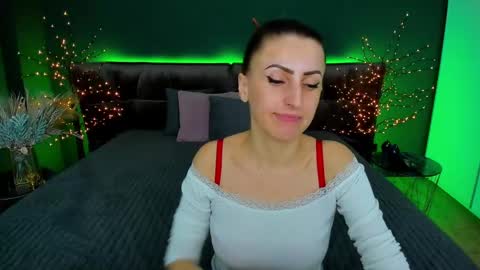 Snapshot of rebecca_diamonds chatting on 01/26/25, 12:33 rebecca_diamonds online show from 01/26/25, 12:33