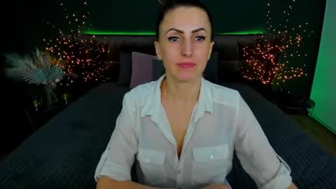 Snapshot of rebecca_diamonds chatting on 02/05/25, 12:38 rebecca_diamonds online show from 02/05/25, 12:38