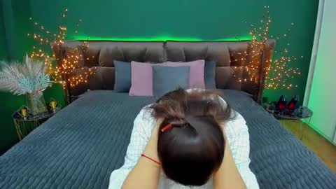 Snapshot of rebecca_diamonds chatting on 02/16/25, 12:43 rebecca_diamonds online show from 02/16/25, 12:43