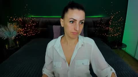 Snapshot of rebecca_diamonds chatting on 03/03/25, 06:26 rebecca_diamonds online show from 03/03/25, 06:26