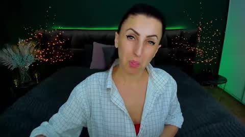 Snapshot of rebecca_diamonds chatting on 03/05/25, 12:55 rebecca_diamonds online show from 03/05/25, 12:55