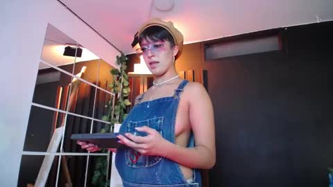 Snapshot of rebeka_baker chatting on 01/23/25, 12:25 REBEKA online show from 01/23/25, 12:25