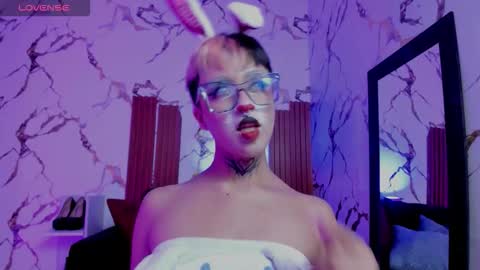 Snapshot of rebeka_baker chatting on 10/03/25, 11:40 REBEKA online show from 10/03/25, 11:40