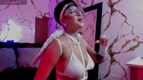 Snapshot of rebeka_baker chatting on 10/06/25, 12:13 REBEKA online show from 10/06/25, 12:13