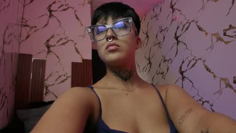 Snapshot of rebeka_baker chatting on 11/17/25, 12:33 REBEKA online show from 11/17/25, 12:33